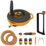 Bild von Fiskars Waterwheel S mit Wandhalterung, Bewässerungs-Set mit 15 m Gartenschlauch Ø 9 mm, Schlauchbox