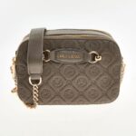 Bild von Graue Umhängetasche mit geprägtem Logo-Muster